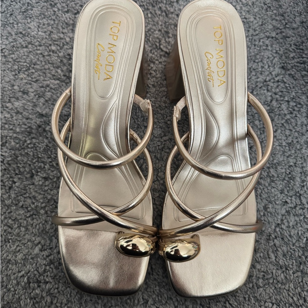 Gold Heels NWT Size 6.5